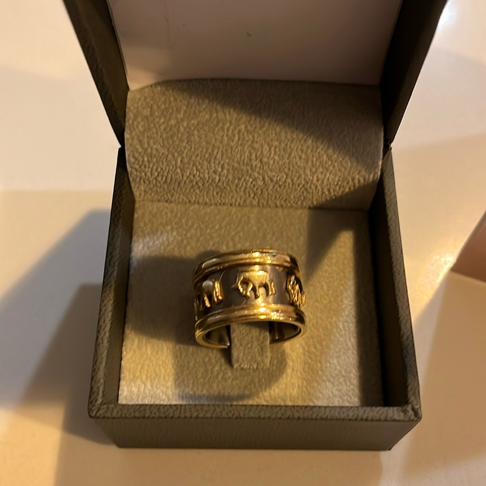 Custom made ring, elephants all around, gold, size 5 1/2